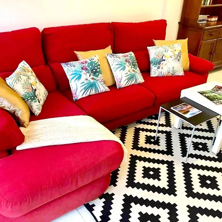 Charming 1 M² Balcony Apartment *